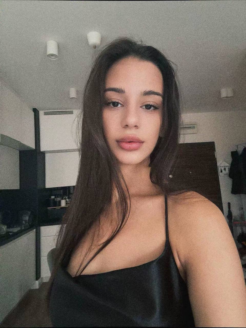 Daniela054