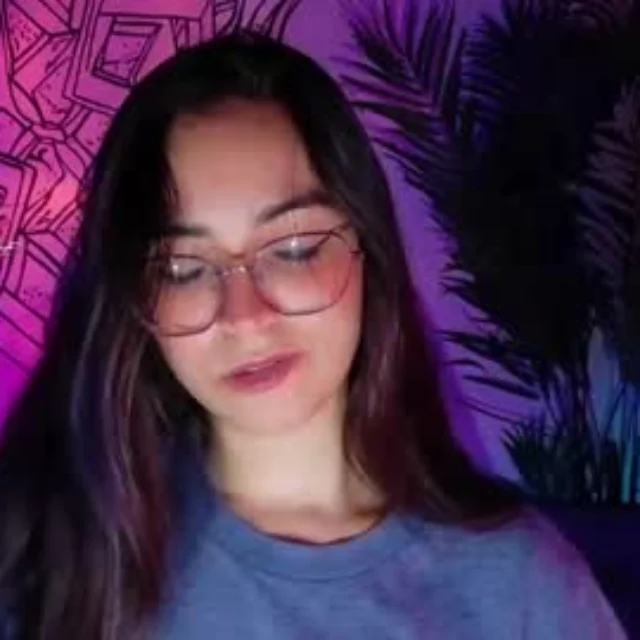 Emi Roberts profile photo
