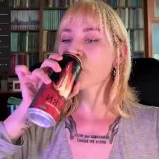 Retromarie profile photo
